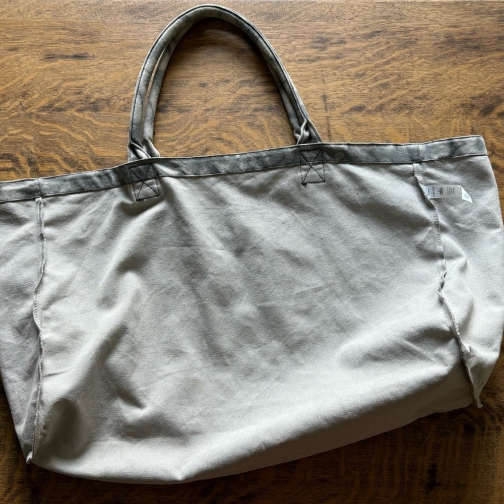 ALO Yoga Black and White Tie-Dye Tote Bag - Picture 4 of 9